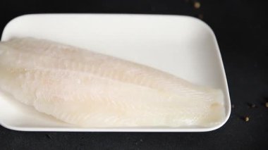 Donmuş balık fileto beyaz balık pangasius deniz ürünleri lezzetli gurme lezzetli pezetaryan diyet arka planı masadaki kırsal yiyecekler üst görünüm uzay keto ve paleo diyet