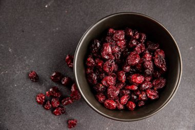Kızılcık üzümü kurutulmuş tatlı sağlıklı yiyecek kurutulmuş meyve hazır lezzetli çerez lezzetli gurme yemek arka planı masanın üzerinde kırsal yemek fotokopi alanı keto ve paleo diyet vejetaryen ve vejetaryen gıda