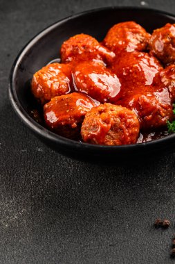 Köfte soslu et, domuz eti, tavuk ve hindi eti ana yemek lezzetli çerezler lezzetli gurme yemek arkaplan masa üzerinde rustik gıda üst görünümü fotokopi alanı