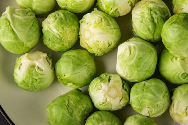 Brüksel 'de organik sebze, biyolojik pişirme, lezzetli çerez, lezzetli gurme yemek arka planda sofrada sade yiyecekler, fotokopi alanı vejetaryen ve vejetaryen gıda pazarlama konsepti.