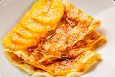 Portakallı krep tatlı krep lezzetli aperatif lezzetli gurme yemek arkaplanı masa kırsal gıdanın üstünde fotokopi odası