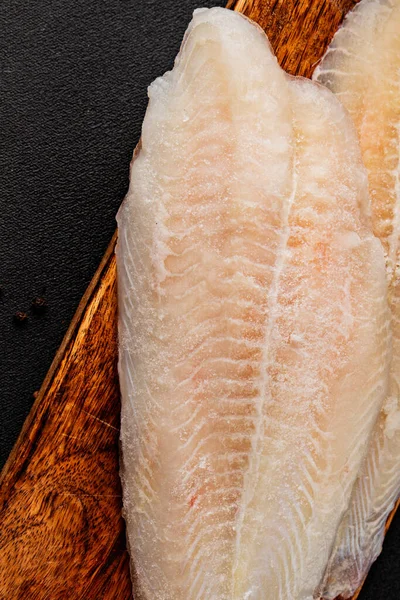 Donmuş balık fileto beyaz balık pangasius deniz ürünleri lezzetli leziz lezzetli gurme lezzetli diyet arka planı masadaki kırsal yemek üst görüşü uzay keto ve paleo diyet