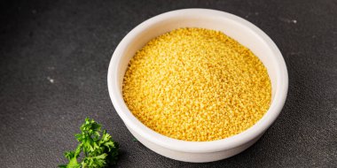 Kuskus pişirme aletleri lezzetli aperatif taze gurme yemek arka planı masadaki rustik yiyecekler fotokopi alanı keto ve paleo diyet vejetaryen ve vejetaryen gıda pazarlama konsepti fotoğraf