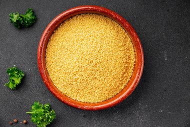 Kuskus pişirme aletleri lezzetli aperatif taze gurme yemek arka planı masadaki rustik yiyecekler fotokopi alanı keto ve paleo diyet vejetaryen ve vejetaryen gıda pazarlama konsepti fotoğraf