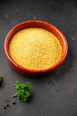 Kuskus pişirme aletleri lezzetli aperatif taze gurme yemek arka planı masadaki rustik yiyecekler fotokopi alanı keto ve paleo diyet vejetaryen ve vejetaryen gıda pazarlama konsepti fotoğraf