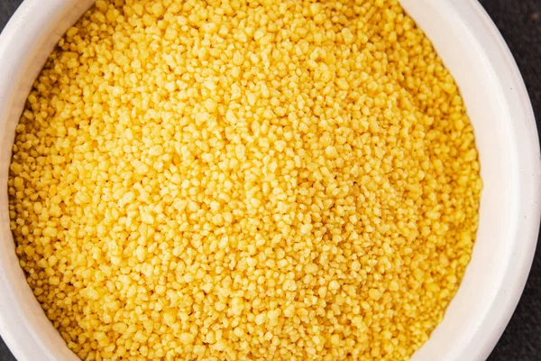 Kuskus pişirme aletleri lezzetli aperatif taze gurme yemek arka planı masadaki rustik yiyecekler fotokopi alanı keto ve paleo diyet vejetaryen ve vejetaryen gıda pazarlama konsepti fotoğraf