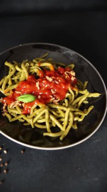 Yeşil fasulye sosu ana yemek ana yemek aperatif aperatif taze gurme yemek masa üzerinde arka plan kırsal yemek fotokopi alanı keto ve paleo diyet vejetaryen ve vejetaryen gıda