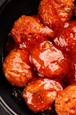 Köfte soslu et, domuz eti, tavuk ve hindi eti ana yemek lezzetli çerezler lezzetli gurme yemek arkaplan masa üzerinde rustik gıda üst görünümü fotokopi alanı