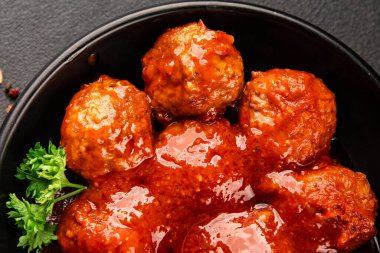 Köfte soslu et, domuz eti, tavuk ve hindi eti ana yemek lezzetli çerezler lezzetli gurme yemek arkaplan masa üzerinde rustik gıda üst görünümü fotokopi alanı