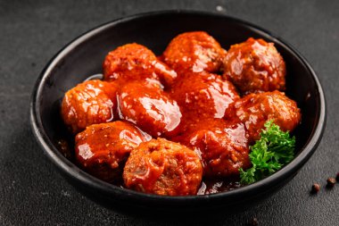 Köfte soslu et, domuz eti, tavuk ve hindi eti ana yemek lezzetli çerezler lezzetli gurme yemek arkaplan masa üzerinde rustik gıda üst görünümü fotokopi alanı