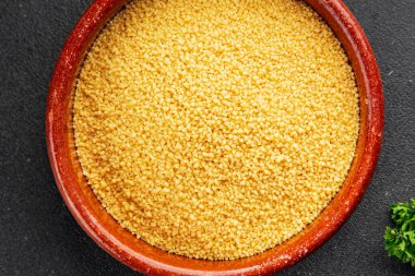 Kuskus pişirme aletleri lezzetli aperatif taze gurme yemek arka planı masadaki rustik yiyecekler fotokopi alanı keto ve paleo diyet vejetaryen ve vejetaryen gıda pazarlama konsepti fotoğraf