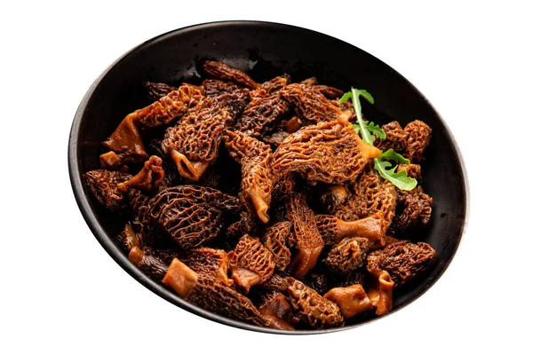 Morels mantarları doğal mantarları sağlıklı yiyecekleri aperatifleri taze lezzetli gurme yemek arka planlarını masadaki rustik yiyecekleri fotokopi alanı keto ve paleo diyeti vejetaryen ve vejetaryen yemekleri.