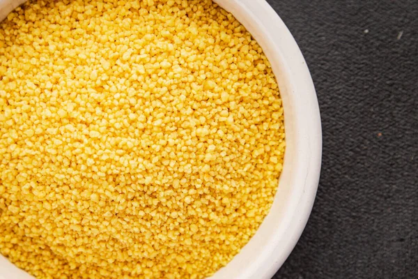 Kuskus pişirme aletleri lezzetli aperatif taze gurme yemek arka planı masadaki rustik yiyecekler fotokopi alanı keto ve paleo diyet vejetaryen ve vejetaryen gıda pazarlama konsepti fotoğraf