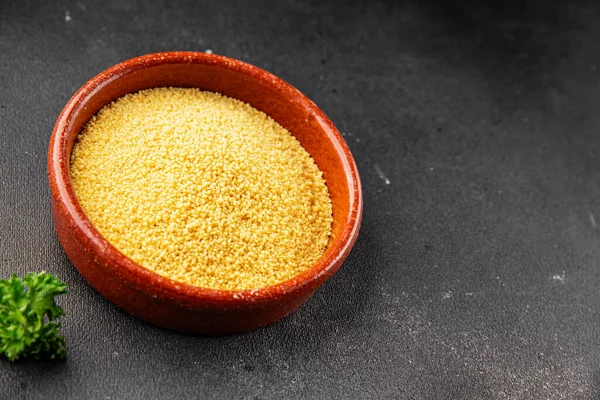 Kuskus pişirme aletleri lezzetli aperatif taze gurme yemek arka planı masadaki rustik yiyecekler fotokopi alanı keto ve paleo diyet vejetaryen ve vejetaryen gıda pazarlama konsepti fotoğraf