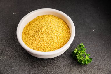 Kuskus pişirme aletleri lezzetli aperatif taze gurme yemek arka planı masadaki rustik yiyecekler fotokopi alanı keto ve paleo diyet vejetaryen ve vejetaryen gıda pazarlama konsepti fotoğraf