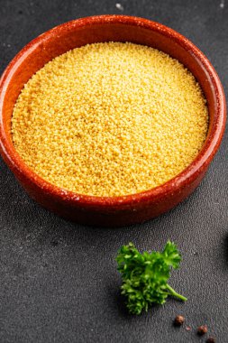 Kuskus pişirme aletleri lezzetli aperatif taze gurme yemek arka planı masadaki rustik yiyecekler fotokopi alanı keto ve paleo diyet vejetaryen ve vejetaryen gıda pazarlama konsepti fotoğraf