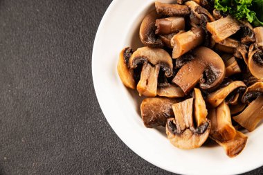 Champignon mantarları lezzetli atıştırmalıklar yemeye hazır taze gurme yemek arkaplanı masanın üstünde rustik yemek fotokopi alanı keto ve paleo diyet vejetaryen ve vejetaryen gıda pazarlama konsepti fotoğrafı