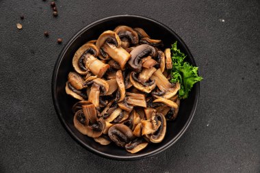 Champignon mantarları lezzetli atıştırmalıklar yemeye hazır taze gurme yemek arkaplanı masanın üstünde rustik yemek fotokopi alanı keto ve paleo diyet vejetaryen ve vejetaryen gıda pazarlama konsepti fotoğrafı