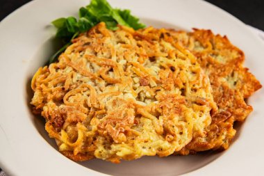 Haşhaş patatesler Draniki ana yemek hazırlama aperatifler lezzetli çerezler lezzetli gurme yemek arka planı masa rustik yemekler üst görünüm fotokopi alanı vejetaryen ve vejetaryen yiyecekler