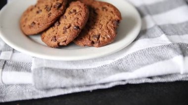 Çikolatalı kurabiyeler, tatlı tatlı ev yapımı, lezzetli çerezler, lezzetli gurme yemek arkaplanı, masa üstü kırsal yiyecekler, fotokopi uzayı pazarlama konsepti.