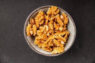 Ceviz çekirdekleri soyulmuş ceviz kabukları lezzetli çerezler lezzetli gurme yemek arka planı masaya sade yemekler fotokopi alanı keto ve paleo diyet vejetaryen ve vejetaryen yiyecekler