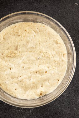 Çiğ hamur mayası mayalı mayalı başlangıç lezzetli aperatif taze gurme yemek arkaplanı masa rustik gıda üst görünümü fotokopi uzay pazarlama konsepti fotoğrafı