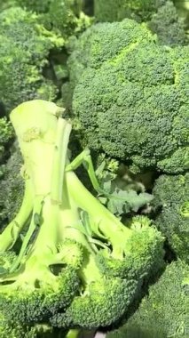 Brokoli yeşil lahana taze sebze tezgahın üzerinde taze taze sebze lezzetli gurme yemek masa rustik gıda üst görünüm fotokopi alanı keto ve paleo diyet vejetaryen ve vejetaryen gıda