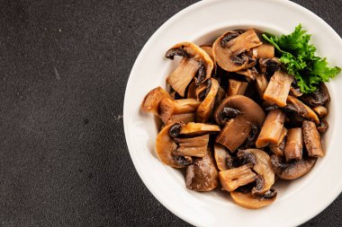 Champignon mantarları lezzetli atıştırmalıklar yemeye hazır taze gurme yemek arkaplanı masanın üstünde rustik yemek fotokopi alanı keto ve paleo diyet vejetaryen ve vejetaryen gıda pazarlama konsepti fotoğrafı