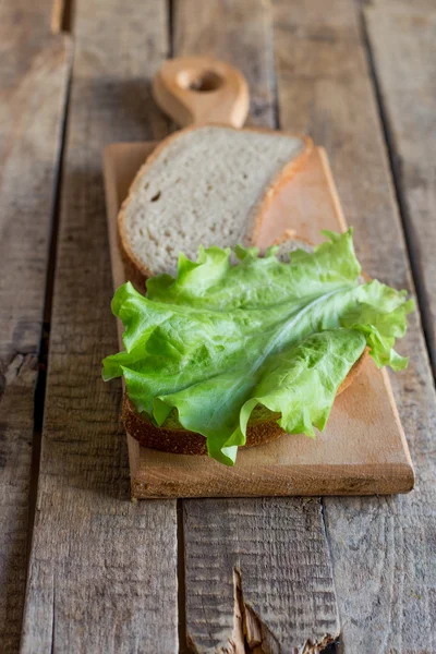 Chleb, sałata, witaminy — Zdjęcie stockowe