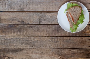 Açık sandviç, ekmek, salata, et, sos bahar