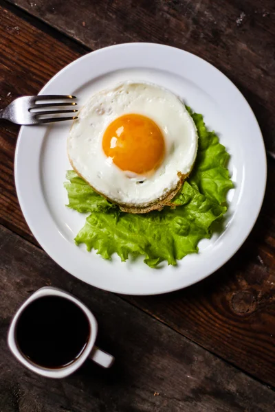 Rührei, Kaffee, Eier, warmes Frühstück — Stockfoto