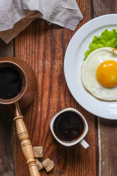 Oeufs brouillés, café, oeufs, petit déjeuner chaud — Photo