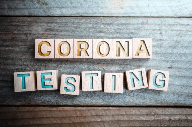 Tahta Üzerinde Tahta Bloklarda Yazılan Corona Testi