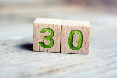 Tahtadaki tahta bloklar tarafından oluşturulan 30 numara.