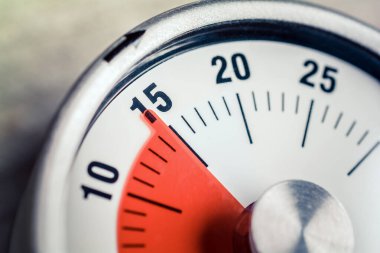 15 Dakika - Tahta zemindeki bir analog zamanlayıcının makro zamanlayıcısı