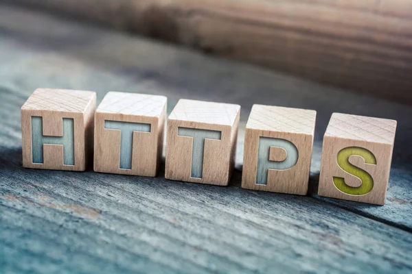 Bir Yerdeki Tahta Bloklara Yazılan HTTPS Güvenli İnternet Konsepti — Stok fotoğraf