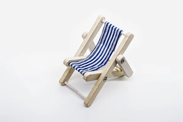 Küçük vintage plaj sandalyesi — Stok fotoğraf