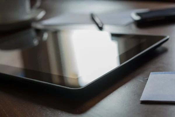 Trabalho de negócios em casa com tablet & Smartphone — Fotografia de Stock