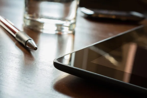 Trabalho de negócios em casa com tablet & Smartphone — Fotografia de Stock