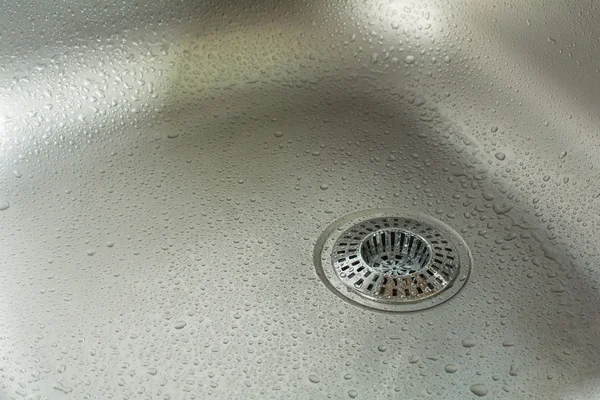 Sink With Waterdrops And Chrome Drain Strainer — Stock Photo, Image