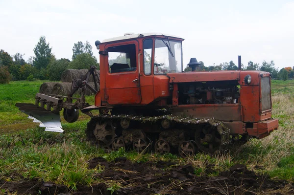 Tractor, arado — Fotografia de Stock