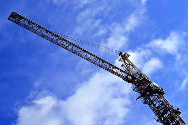 Silhouettes of construction cranes on the sky — Stock Photo, Image