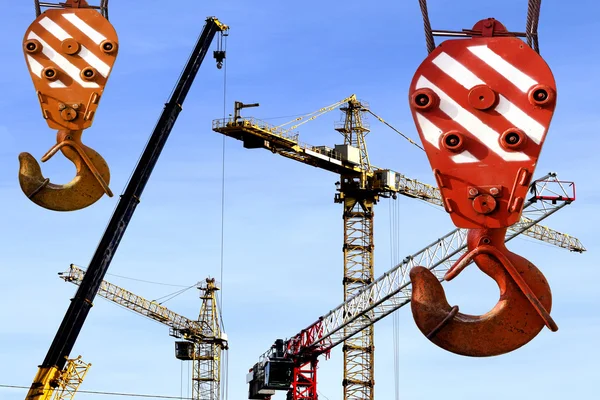 The hook of the elevating crane on a background of construction — Stock Photo, Image