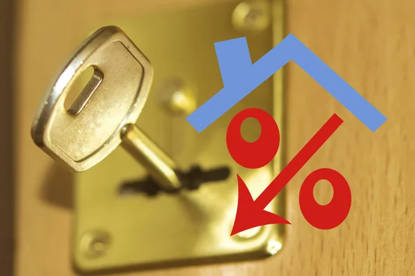 Rosso per cento segno sullo sfondo delle chiavi della casa — Foto Stock