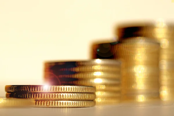 Monedas apiladas en barras . — Foto de Stock