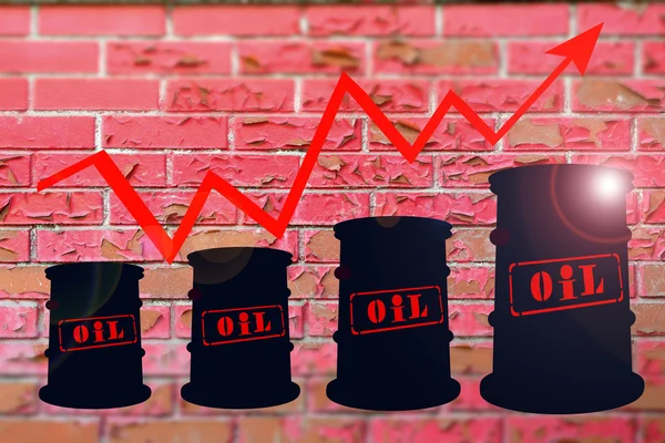 Баррели и график повышения цен на нефтепродукты  . — стоковое фото