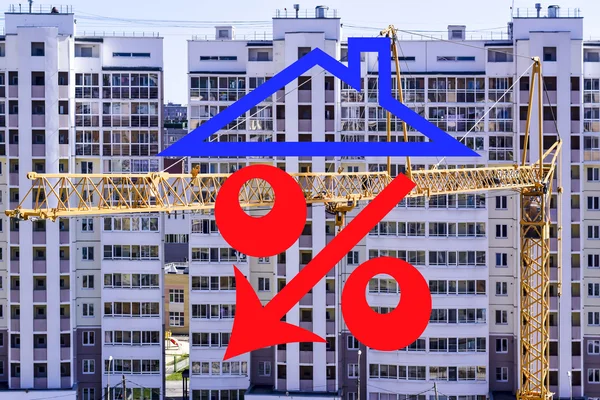 家を建てるの背景に赤のパーセント記号 . — ストック写真