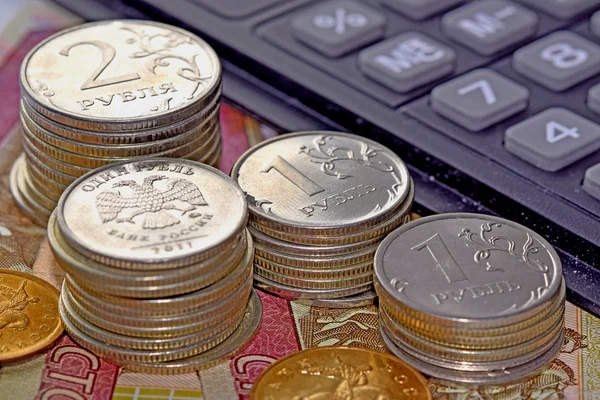 Russische Münzen Und Taschenrechner Auf Dem Hintergrund Von — Stockfoto