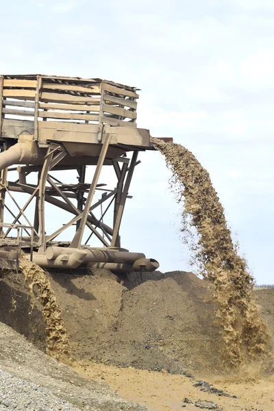 Добыча песка для производства — стоковое фото