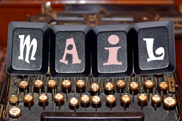 The word " mail " on your keyboard keys . — Stock Photo, Image